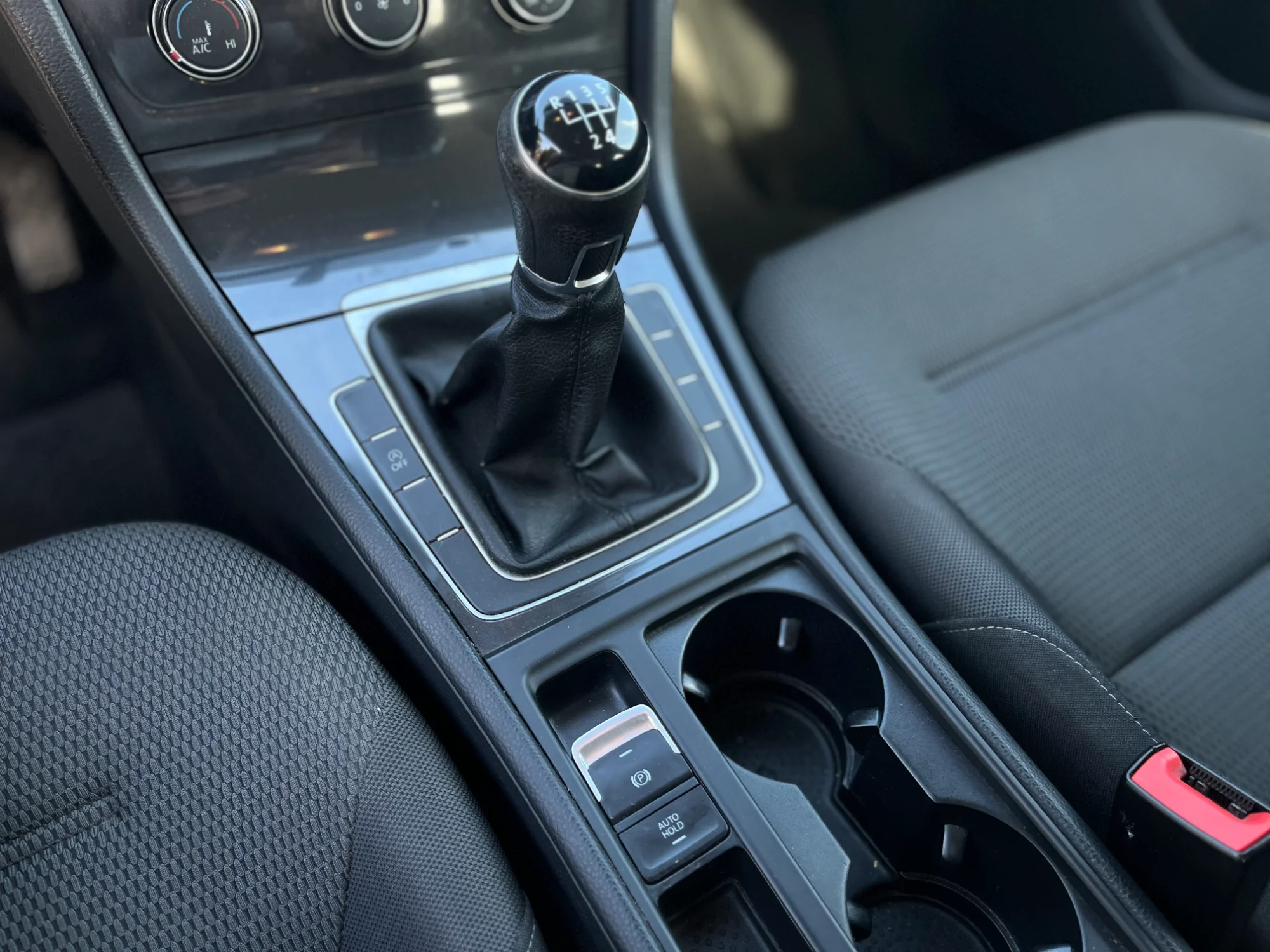 VOLKSWAGEN GOLF7 1.6D | 2017 - Image 10