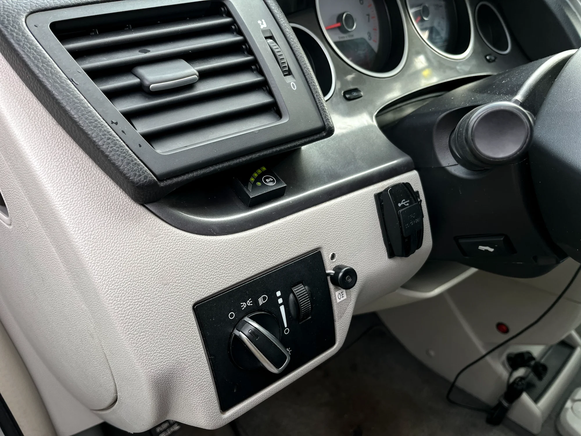 VOLKSWAGEN ROUTAN | 2010 - Image 23