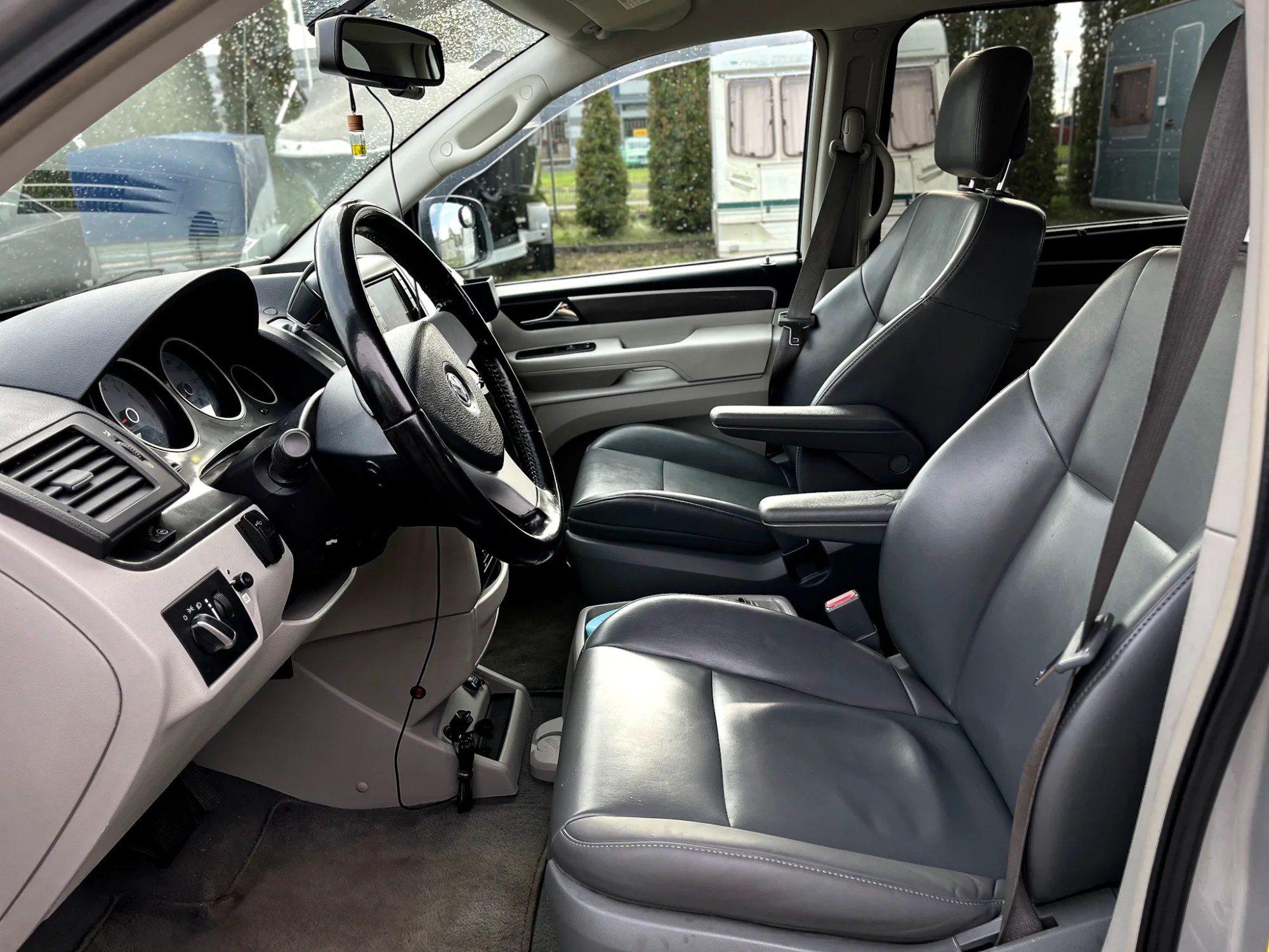 VOLKSWAGEN ROUTAN | 2010 - Image 12